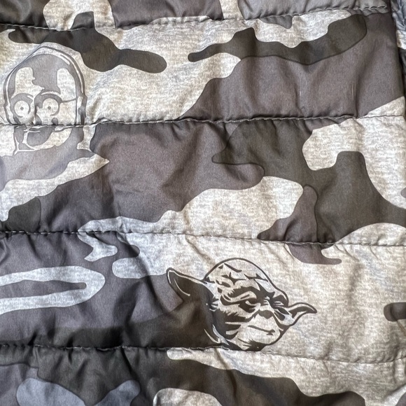 GAP Disney Star Wars Gray Camo light weight puffer Jacket - Picture 3 of 4